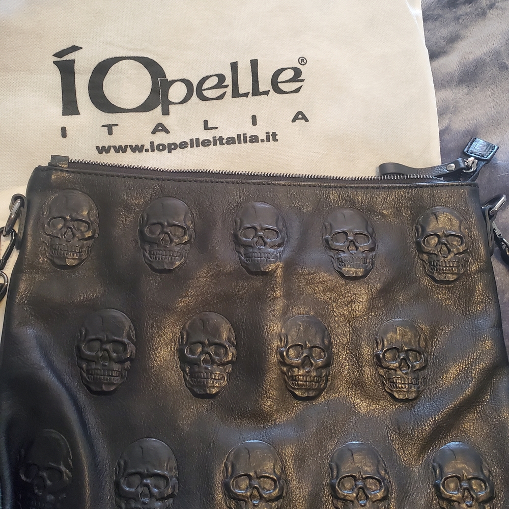 Iopelle Italia Black Leather Crossbody Bag with Skull Embossing